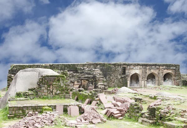 Fort de Madan Mahal et Balance Rock