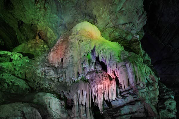 borra caves colorfull rocks
