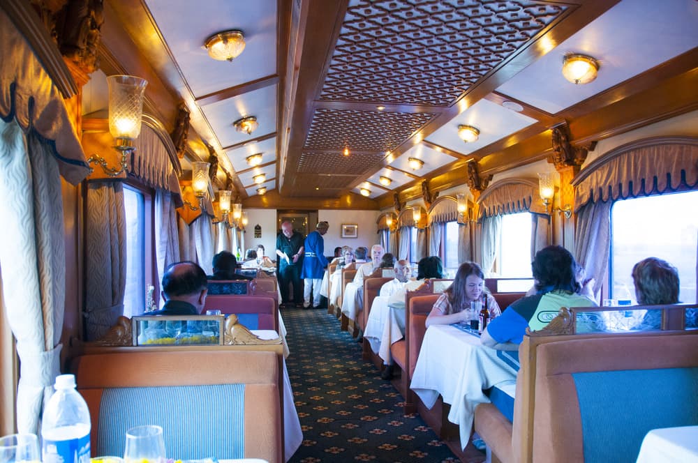 shutterstock 686027332 train luxe 3